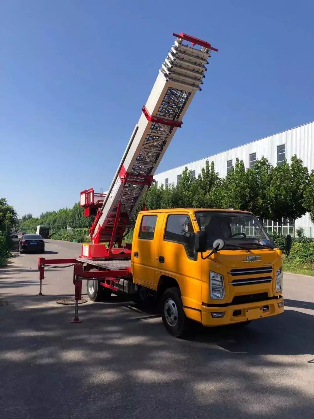 德江附近的云梯车出租服务：轻松解决高空作业需求